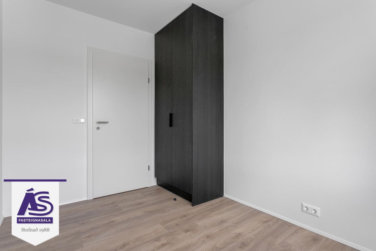 Hringhamar 25, 221 Hafnarfjörður