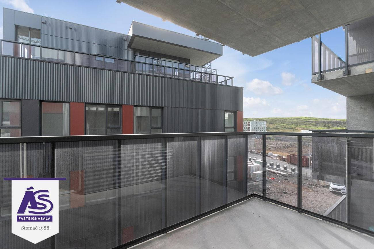 Hringhamar 25, 221 Hafnarfjörður