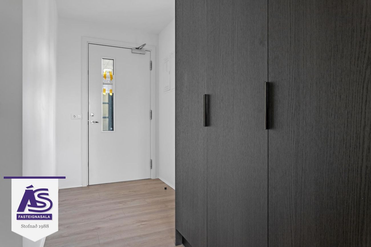 Hringhamar 25, 221 Hafnarfjörður