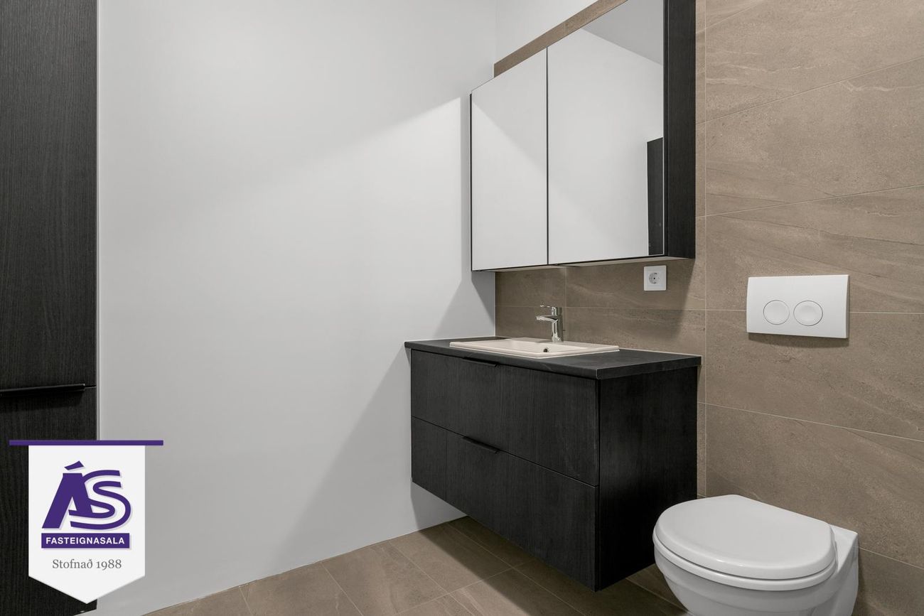 Hringhamar 25, 221 Hafnarfjörður