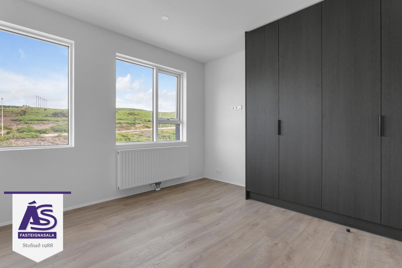 Hringhamar 25, 221 Hafnarfjörður