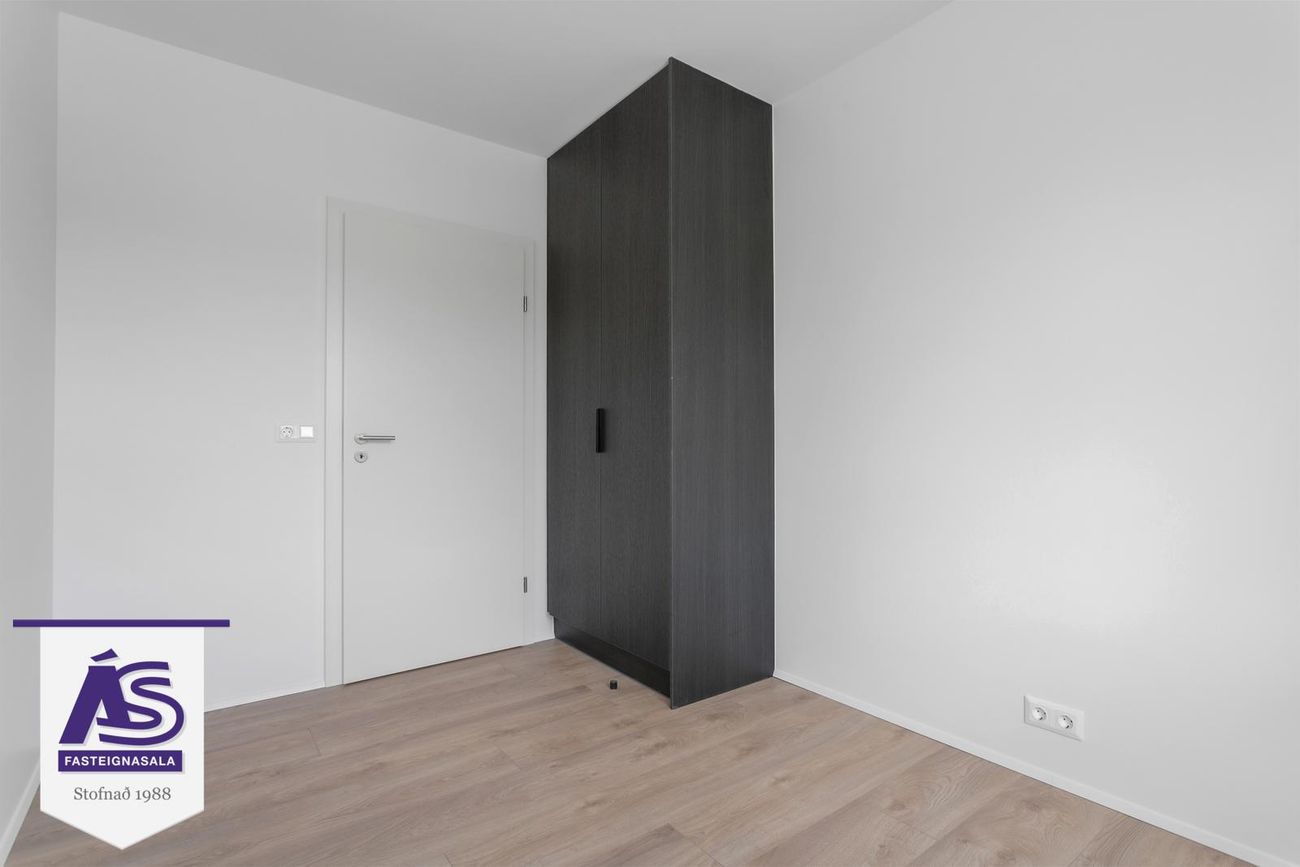 Hringhamar 25, 221 Hafnarfjörður