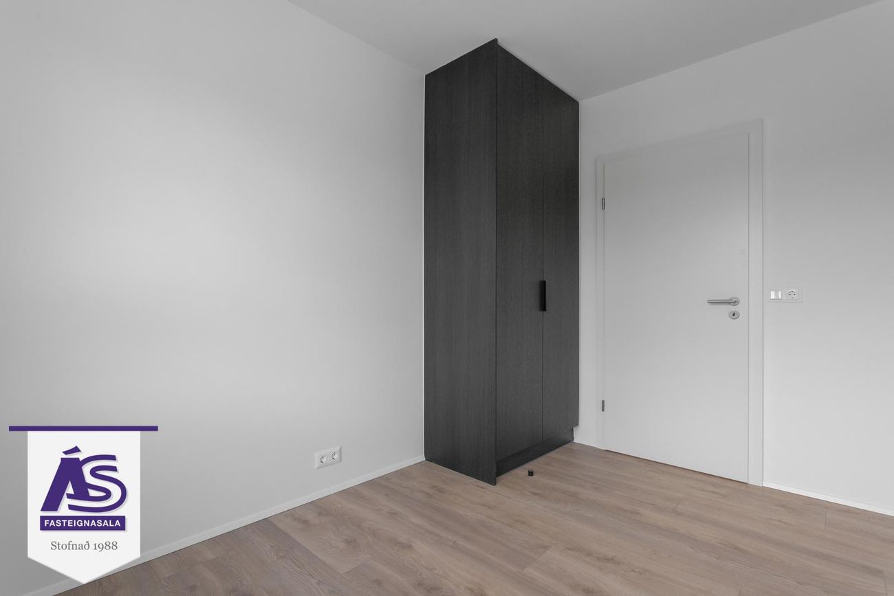 Hringhamar 25, 221 Hafnarfjörður