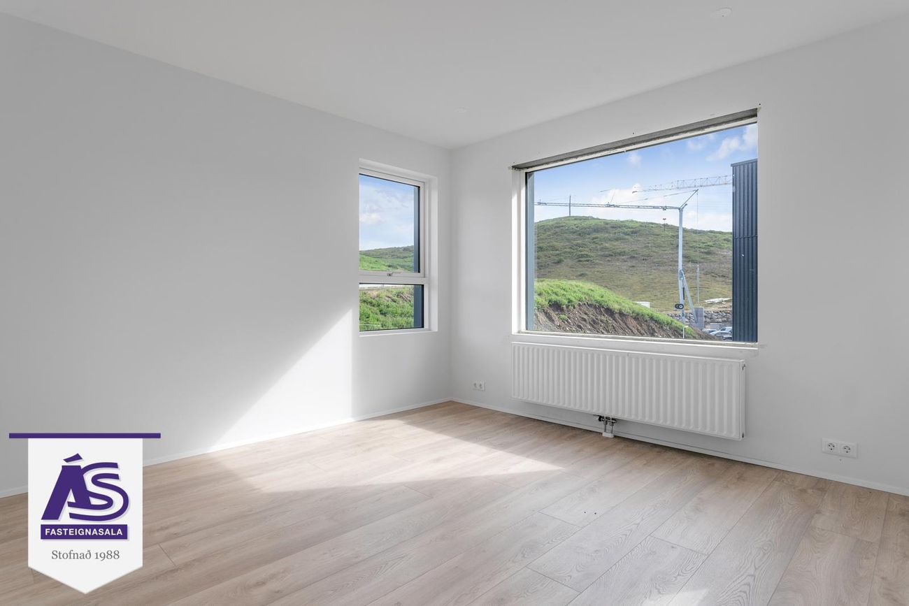Hringhamar 25, 221 Hafnarfjörður