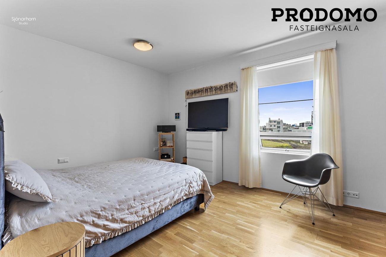 Pósthússtræti 1, 230 Reykjanesbær