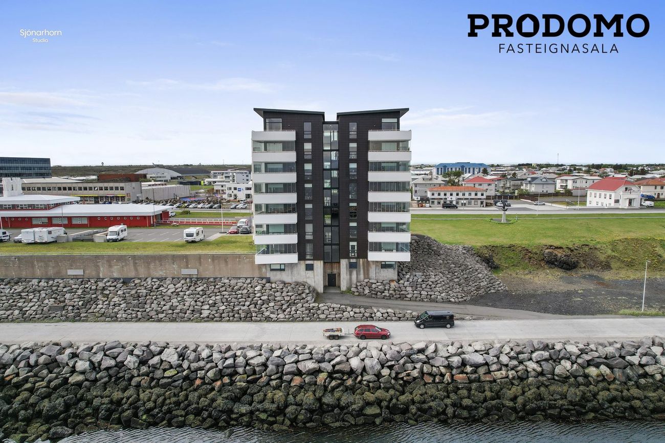 Pósthússtræti 1, 230 Reykjanesbær