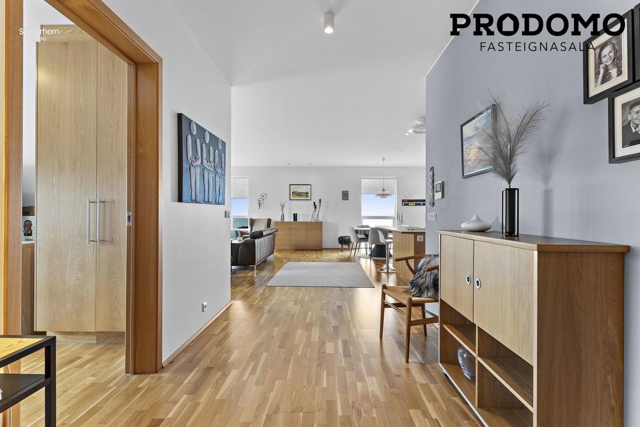 Pósthússtræti 1, 230 Reykjanesbær