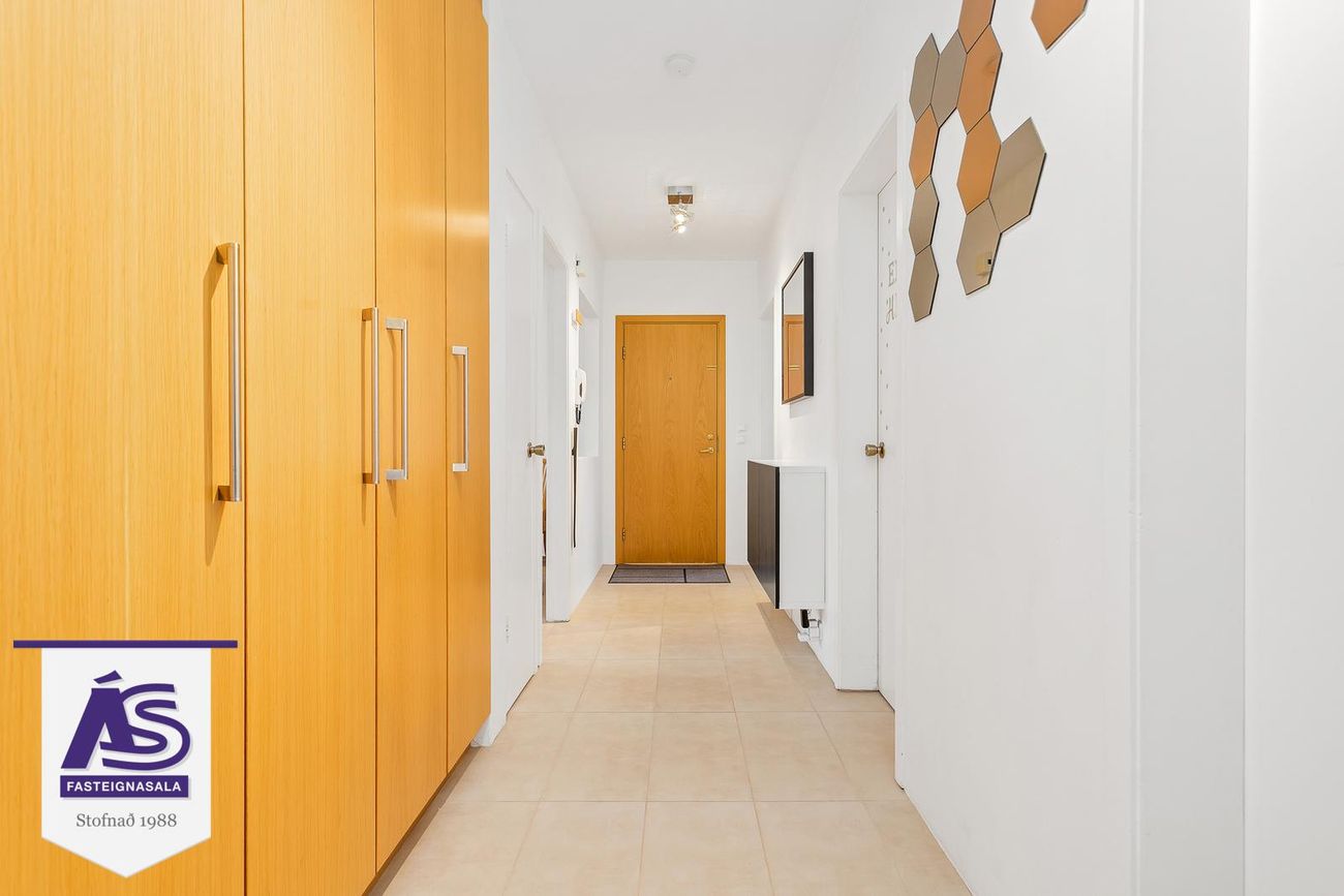 Suðurbraut 8 - 0202, 220 Hafnarfjörður