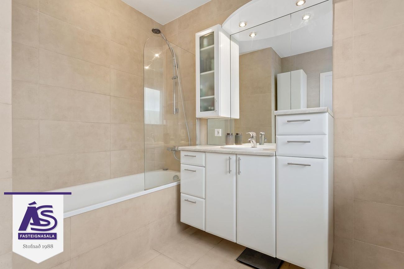 Suðurbraut 8 - 0202, 220 Hafnarfjörður