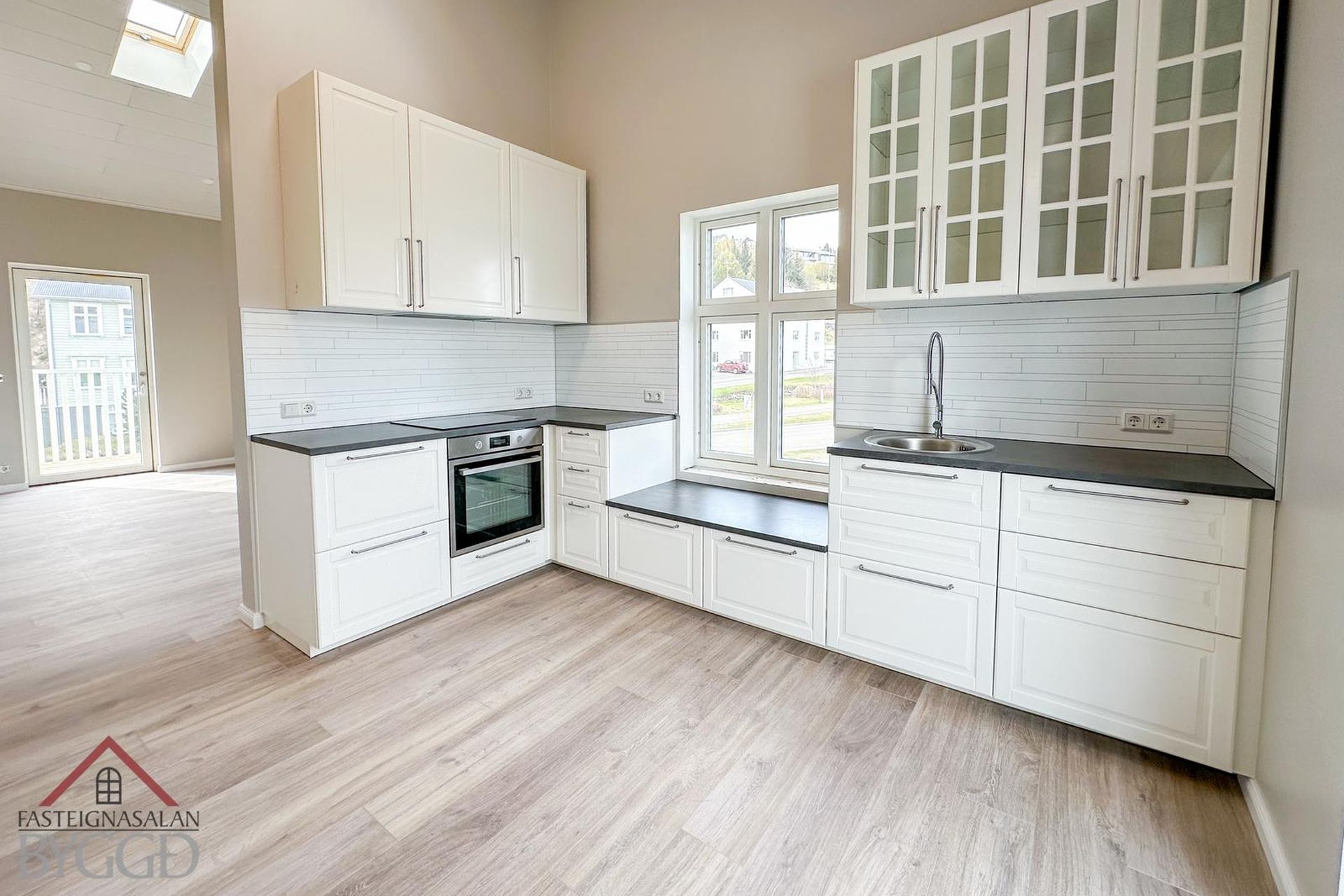 Hafnarstræti 34, 600 Akureyri