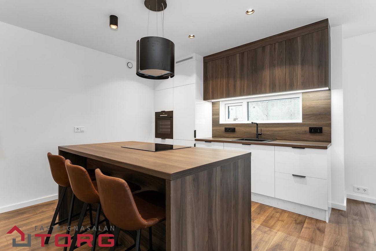 Grensásvegur 1F - 0303, 108 Reykjavík