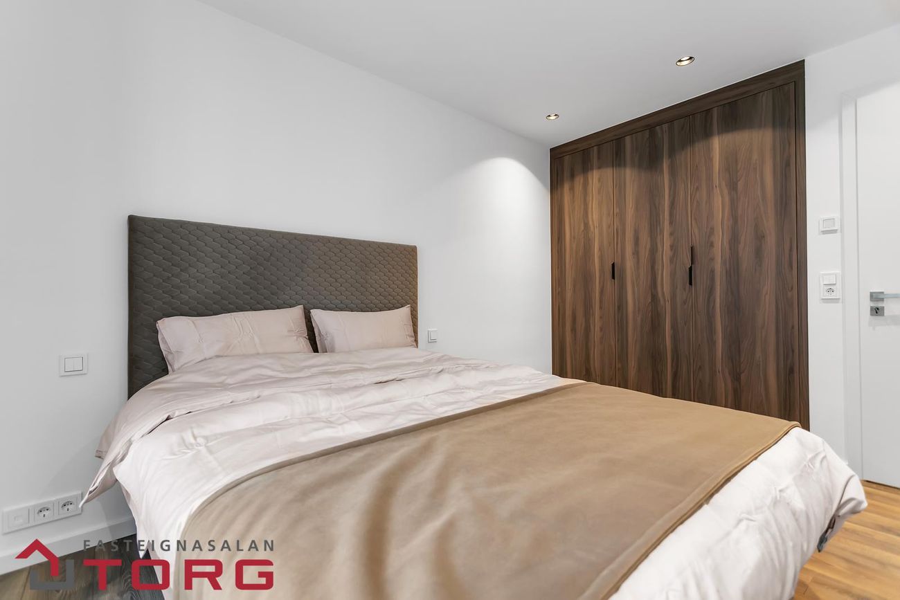 Grensásvegur 1F - 0303, 108 Reykjavík