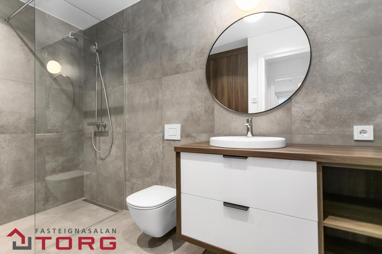 Grensásvegur 1F - 0303, 108 Reykjavík