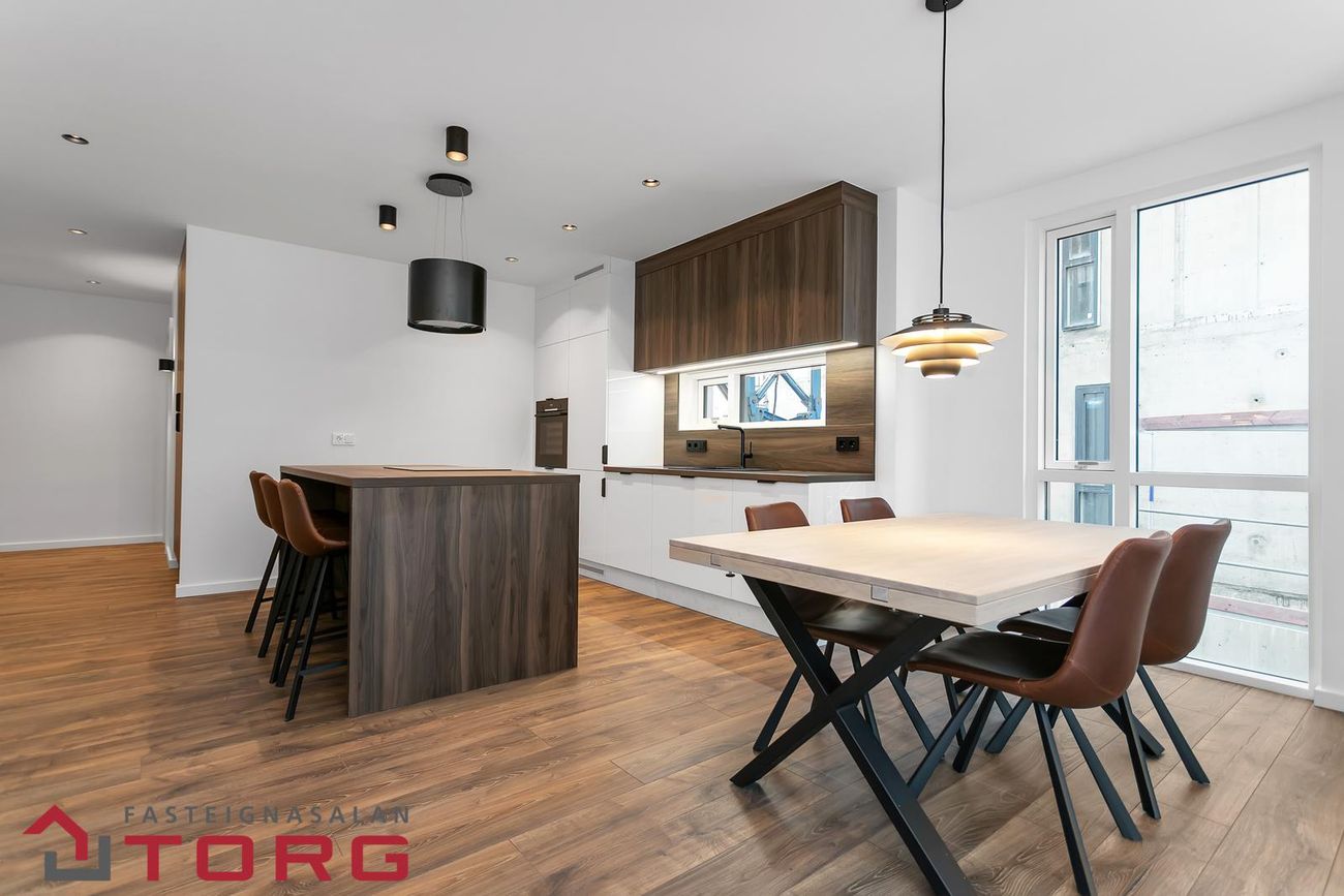 Grensásvegur 1F - 0303, 108 Reykjavík