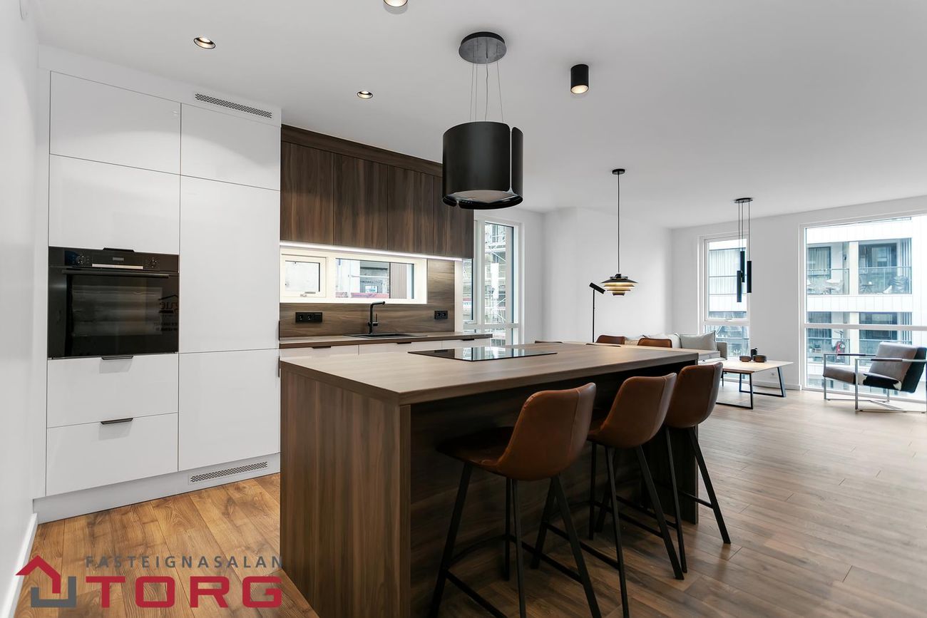 Grensásvegur 1F - 0303, 108 Reykjavík