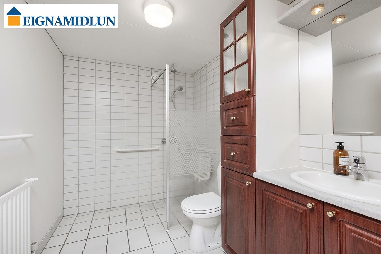 Hvassaleiti 56, 103 Reykjavík