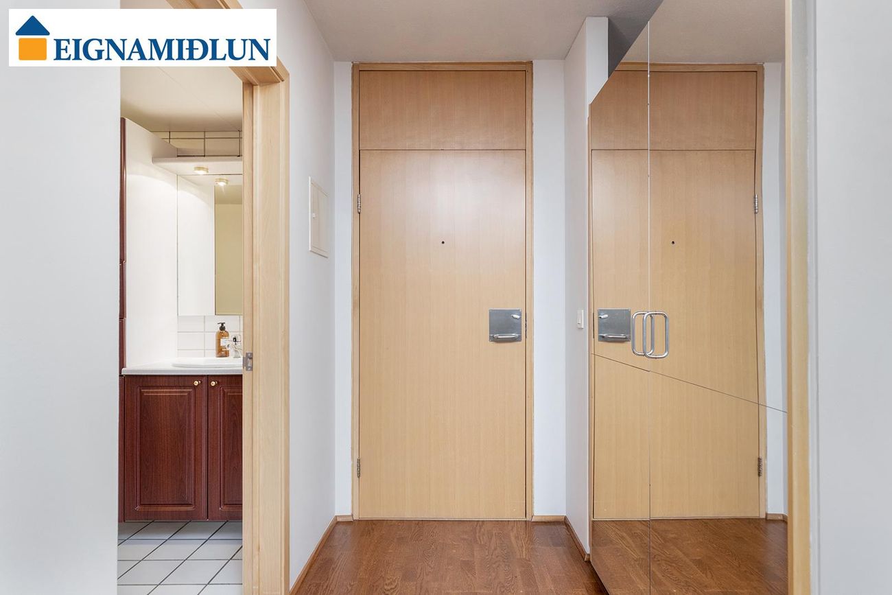 Hvassaleiti 56, 103 Reykjavík