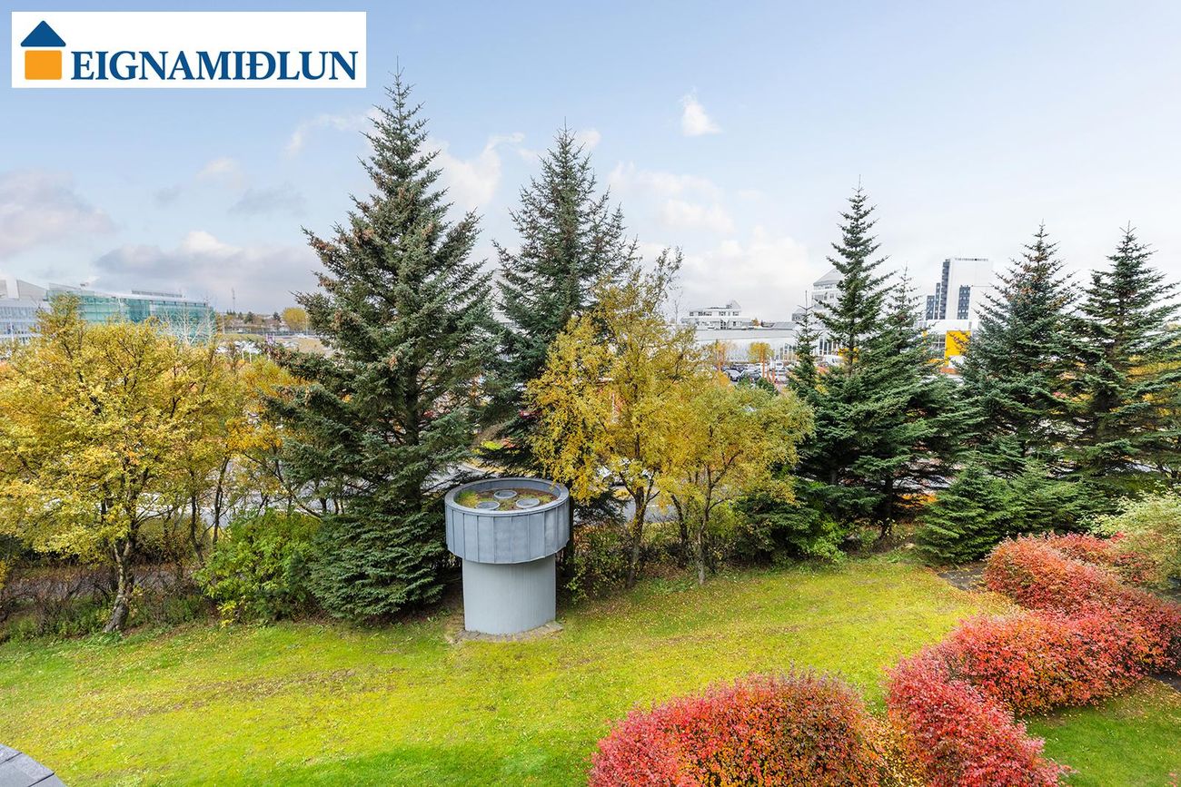 Hvassaleiti 56, 103 Reykjavík