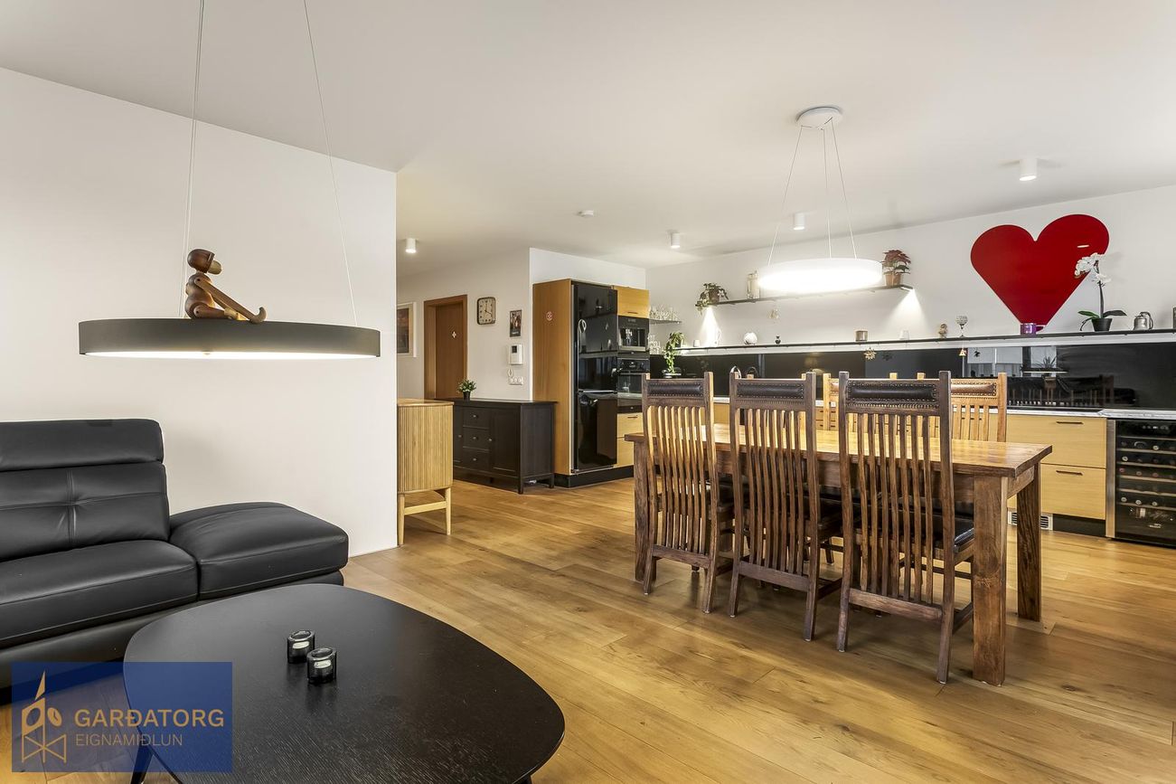 Flatahraun 1, 220 Hafnarfjörður