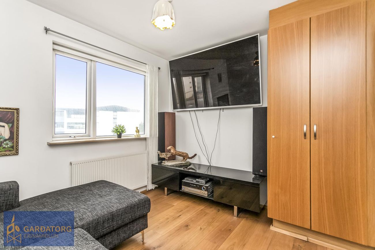 Flatahraun 1, 220 Hafnarfjörður