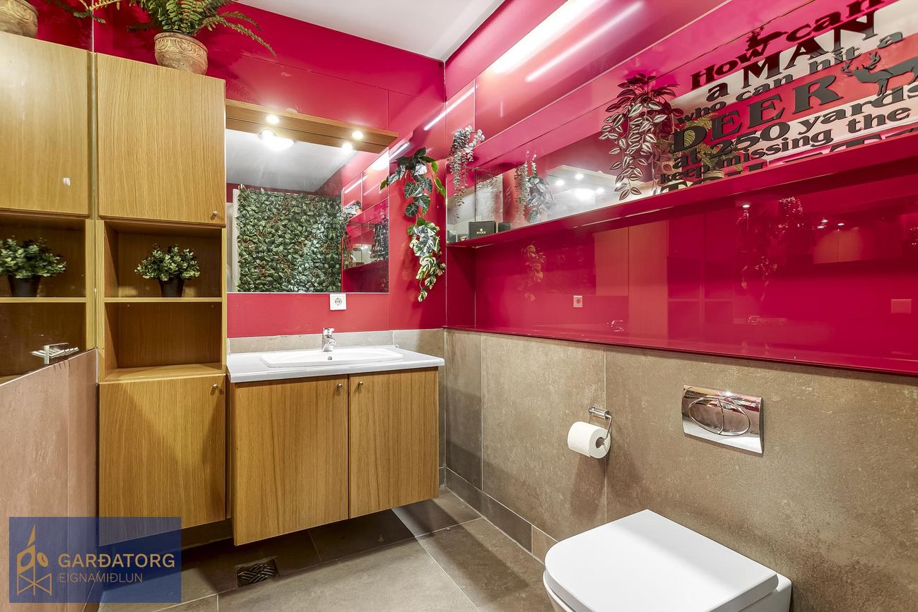 Flatahraun 1, 220 Hafnarfjörður