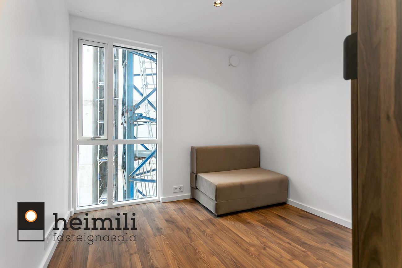 Grensásvegur 1B, 108 Reykjavík