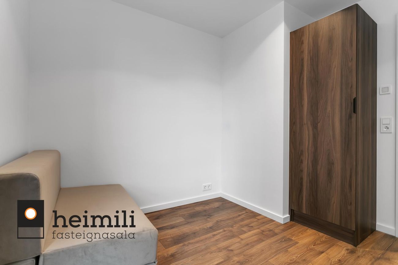 Grensásvegur 1B, 108 Reykjavík