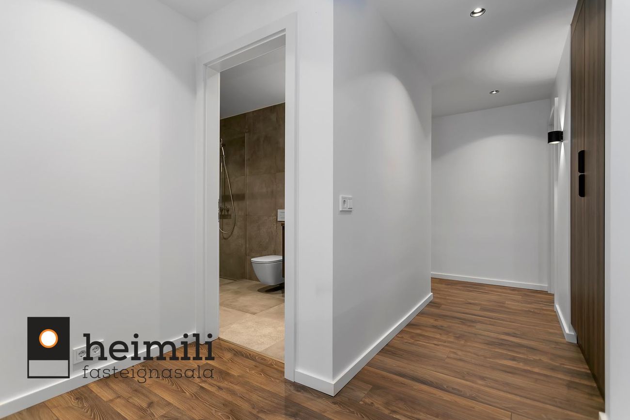 Grensásvegur 1B, 108 Reykjavík