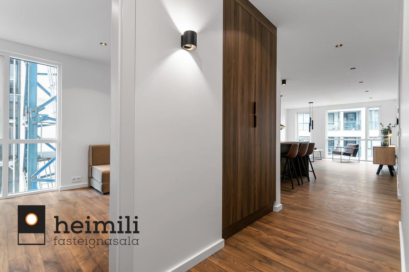 Grensásvegur 1B, 108 Reykjavík