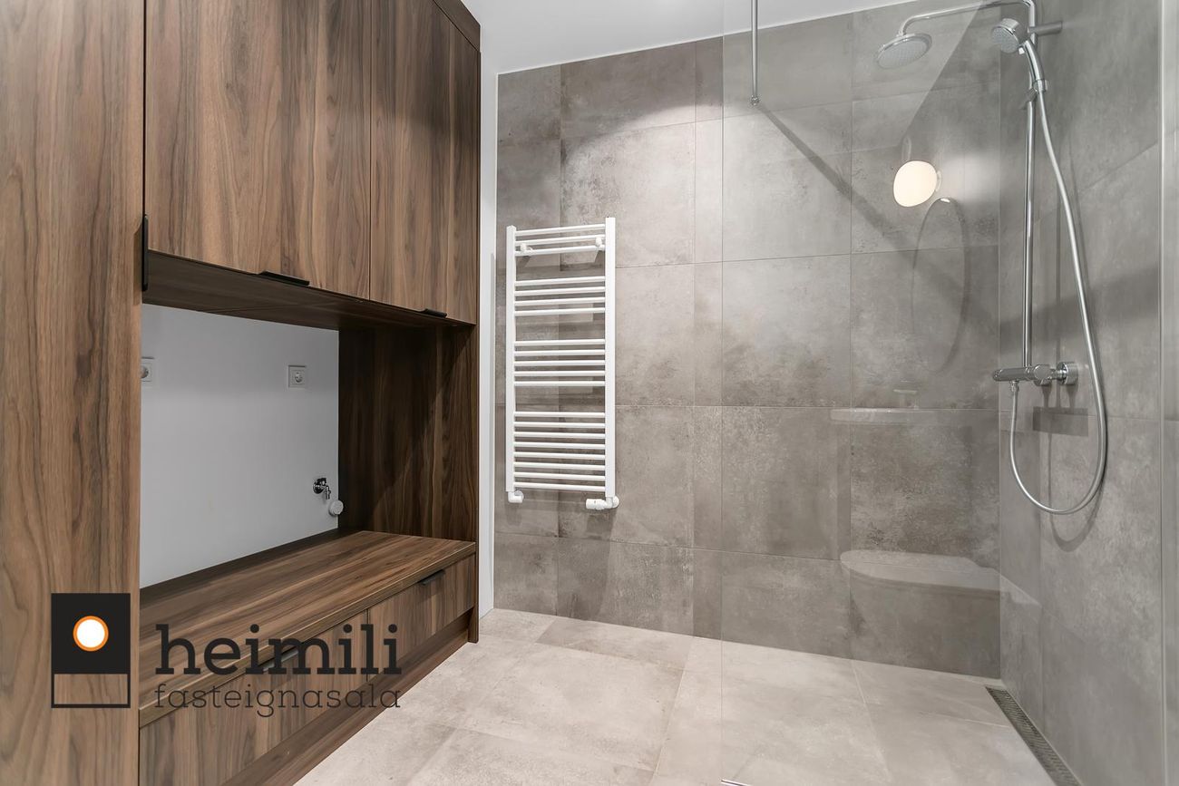 Grensásvegur 1B, 108 Reykjavík