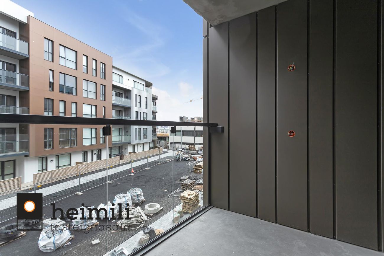 Grensásvegur 1B, 108 Reykjavík