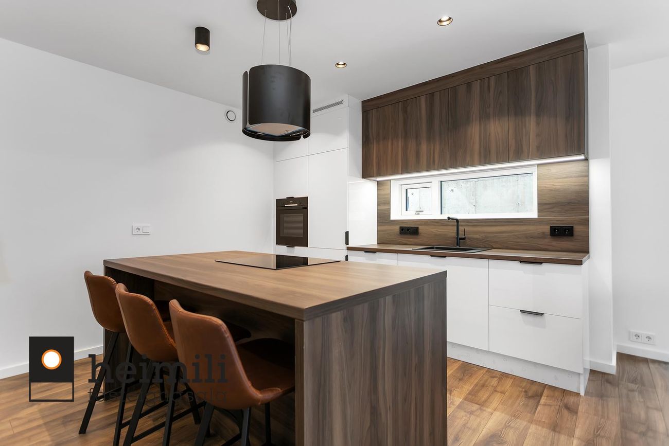 Grensásvegur 1B, 108 Reykjavík