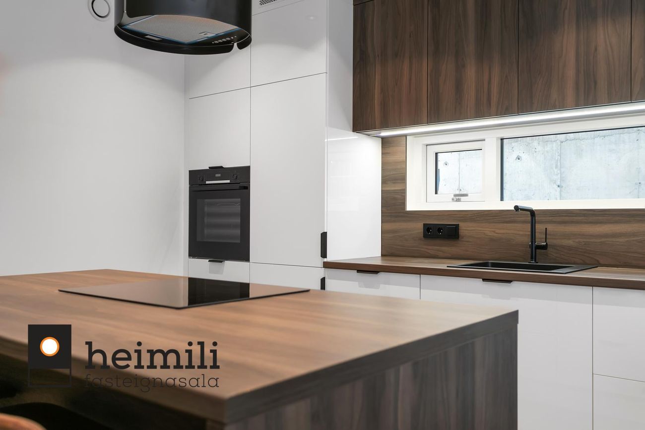 Grensásvegur 1B, 108 Reykjavík