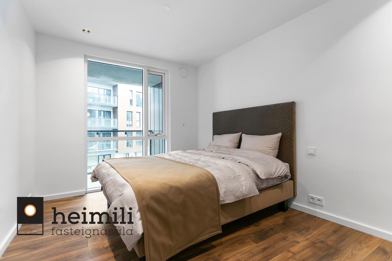 Grensásvegur 1B, 108 Reykjavík