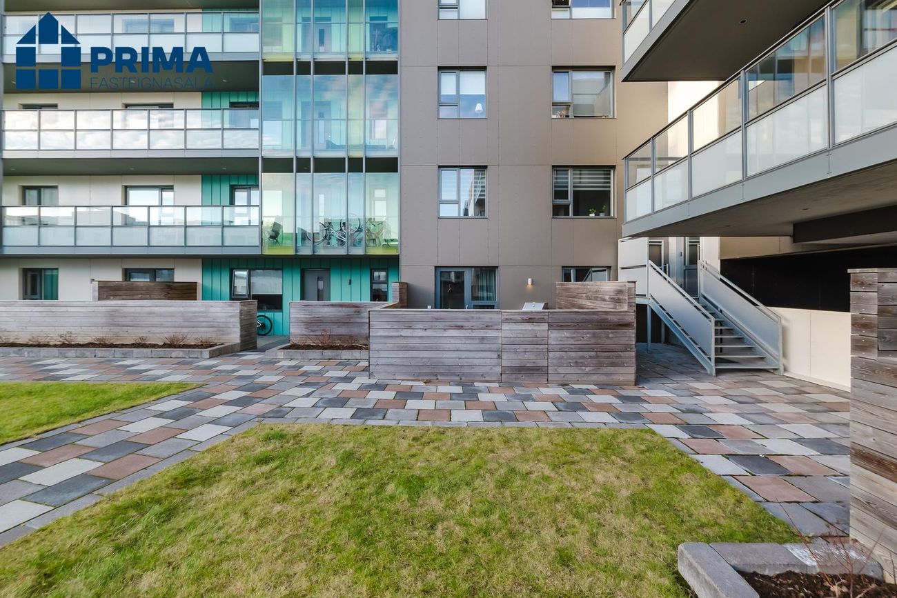 Smyrilshlíð 12, 102 Reykjavík