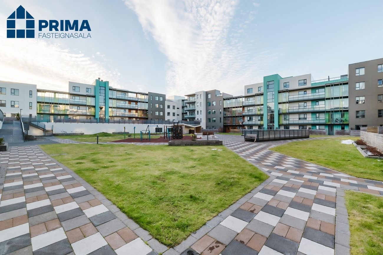 Smyrilshlíð 12, 102 Reykjavík