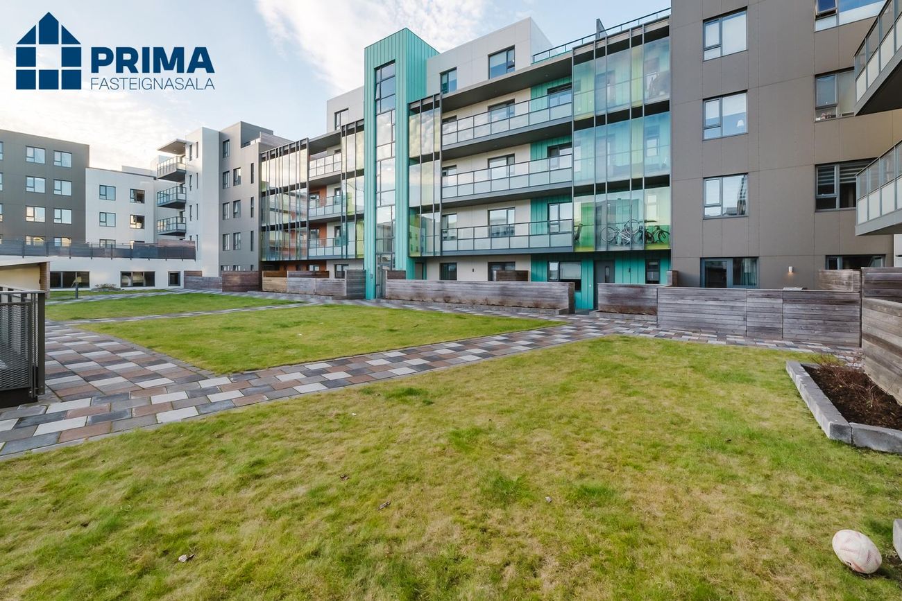 Smyrilshlíð 12, 102 Reykjavík