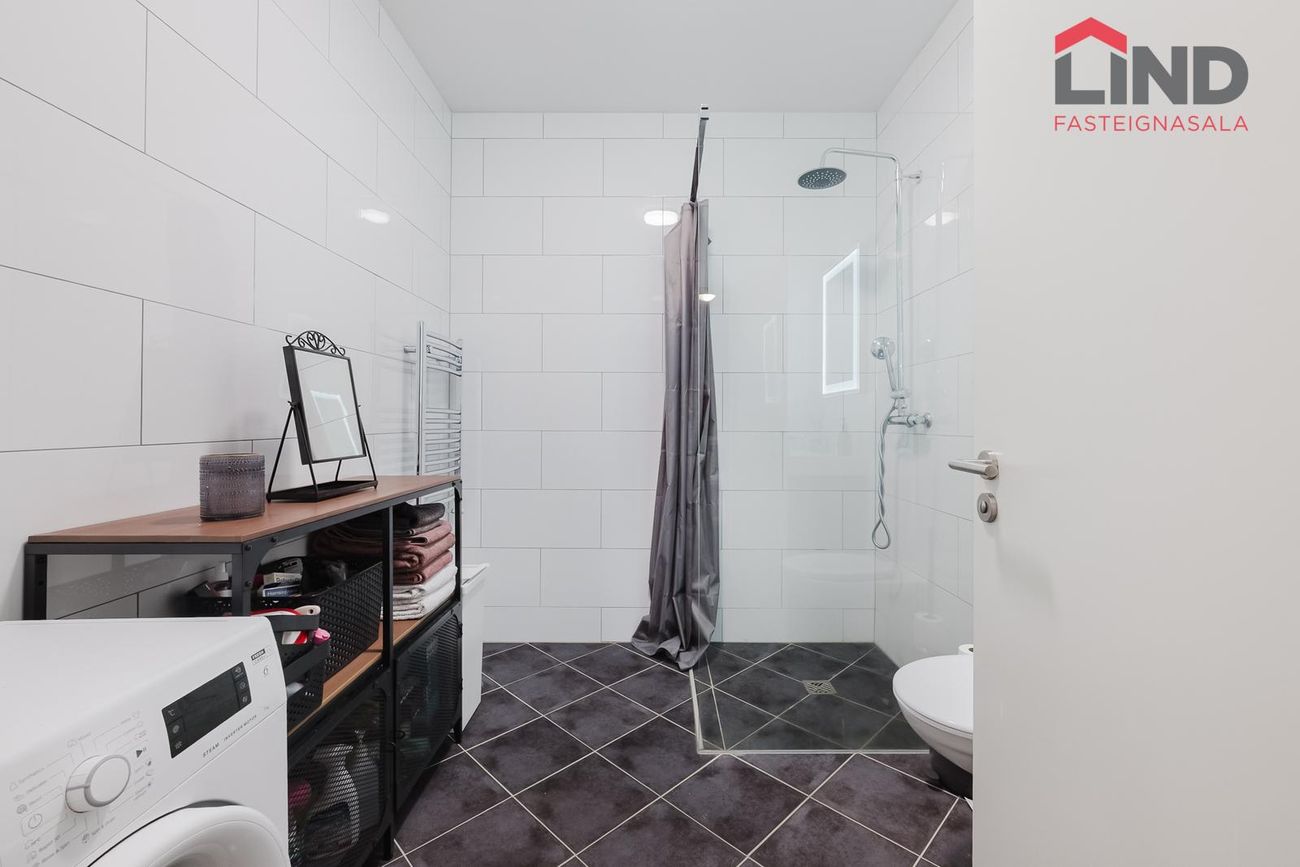 Grensásvegur 12 - 0204, 108 Reykjavík