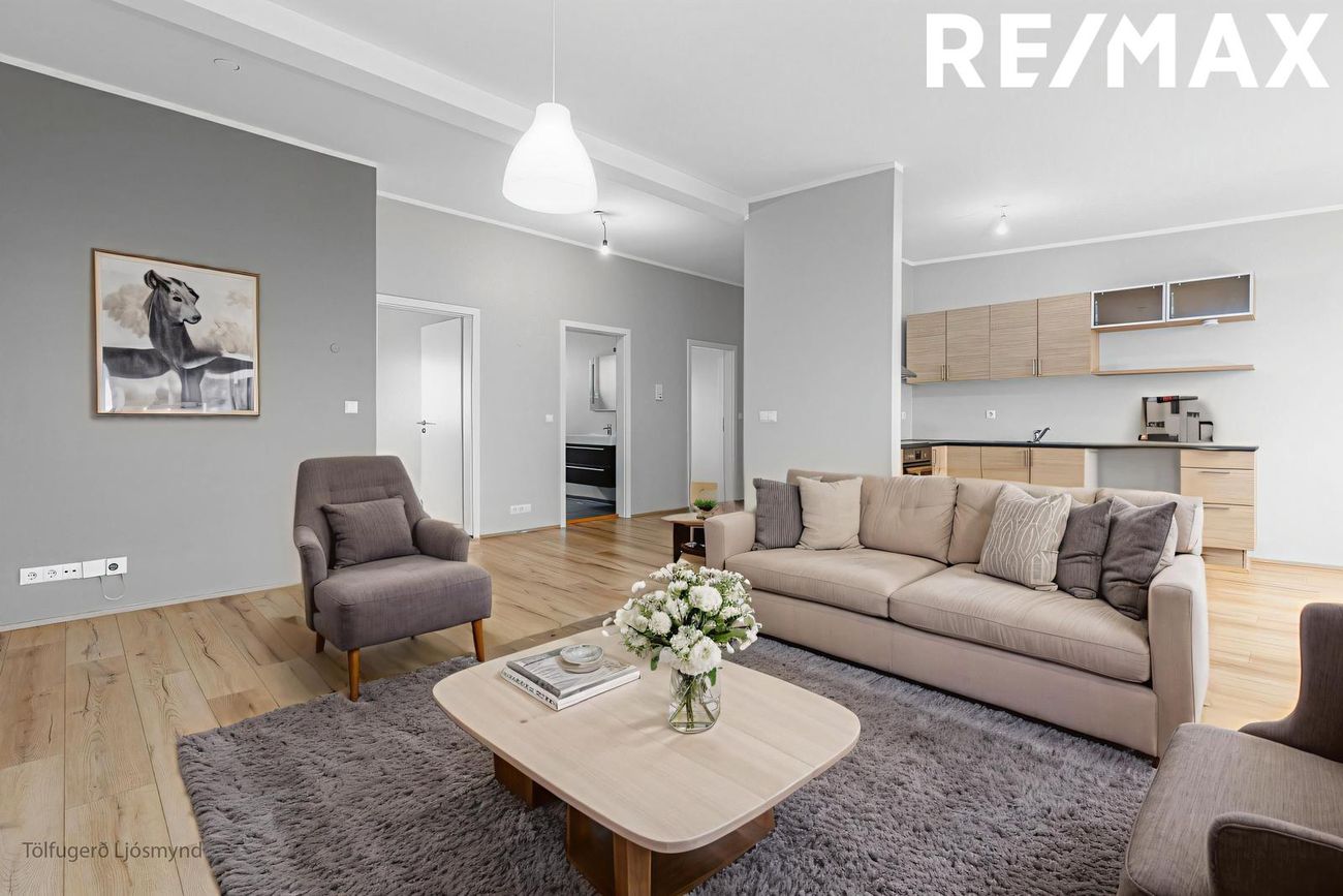 Tjarnabraut 14, 260 Reykjanesbær