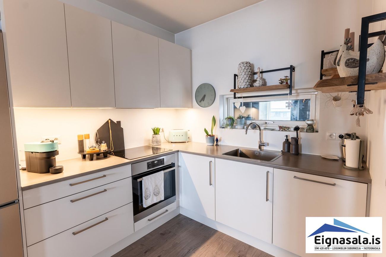 Dalsbraut 6, 260 Reykjanesbær