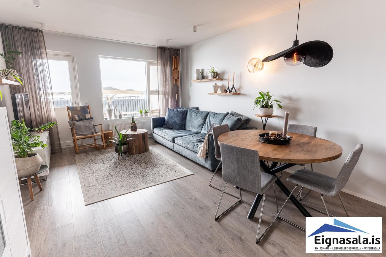 Dalsbraut 6, 260 Reykjanesbær