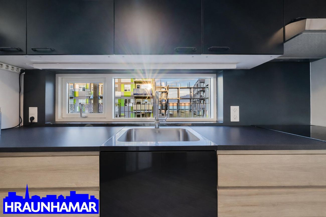 Jöfursbás 11B, 112 Reykjavík