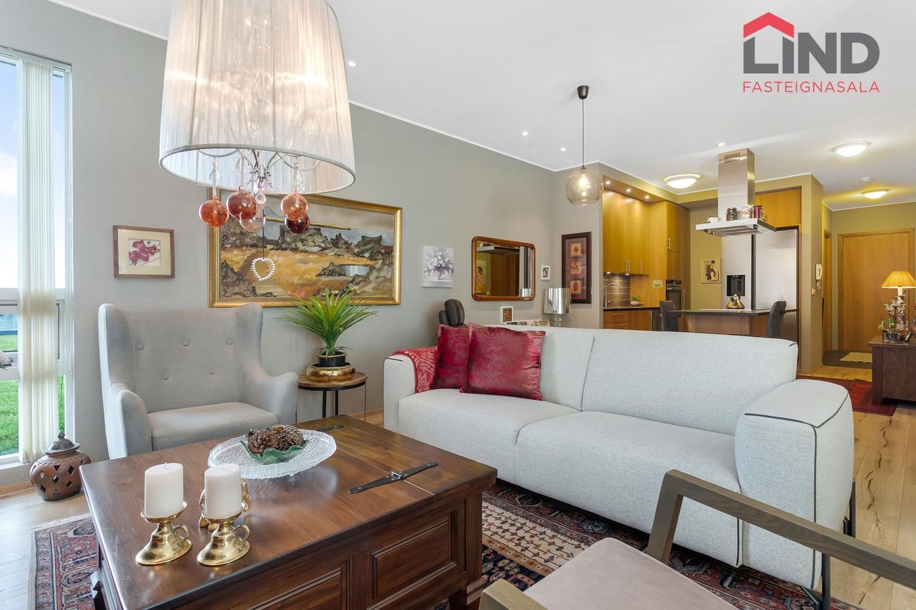 Pósthússtræti 3 - 0101, 230 Reykjanesbær