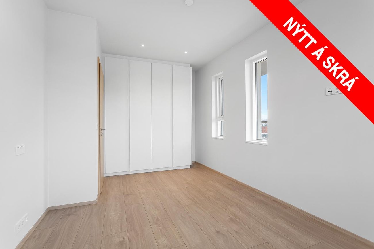 Fálkahlíð 5, 102 Reykjavík