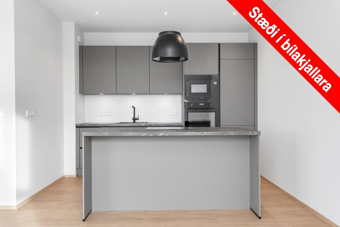 Fálkahlíð 5, 102 Reykjavík