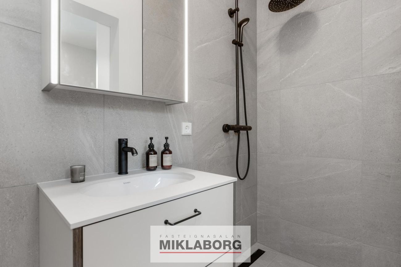 Hafnarbraut 10B, 200 Kópavogur