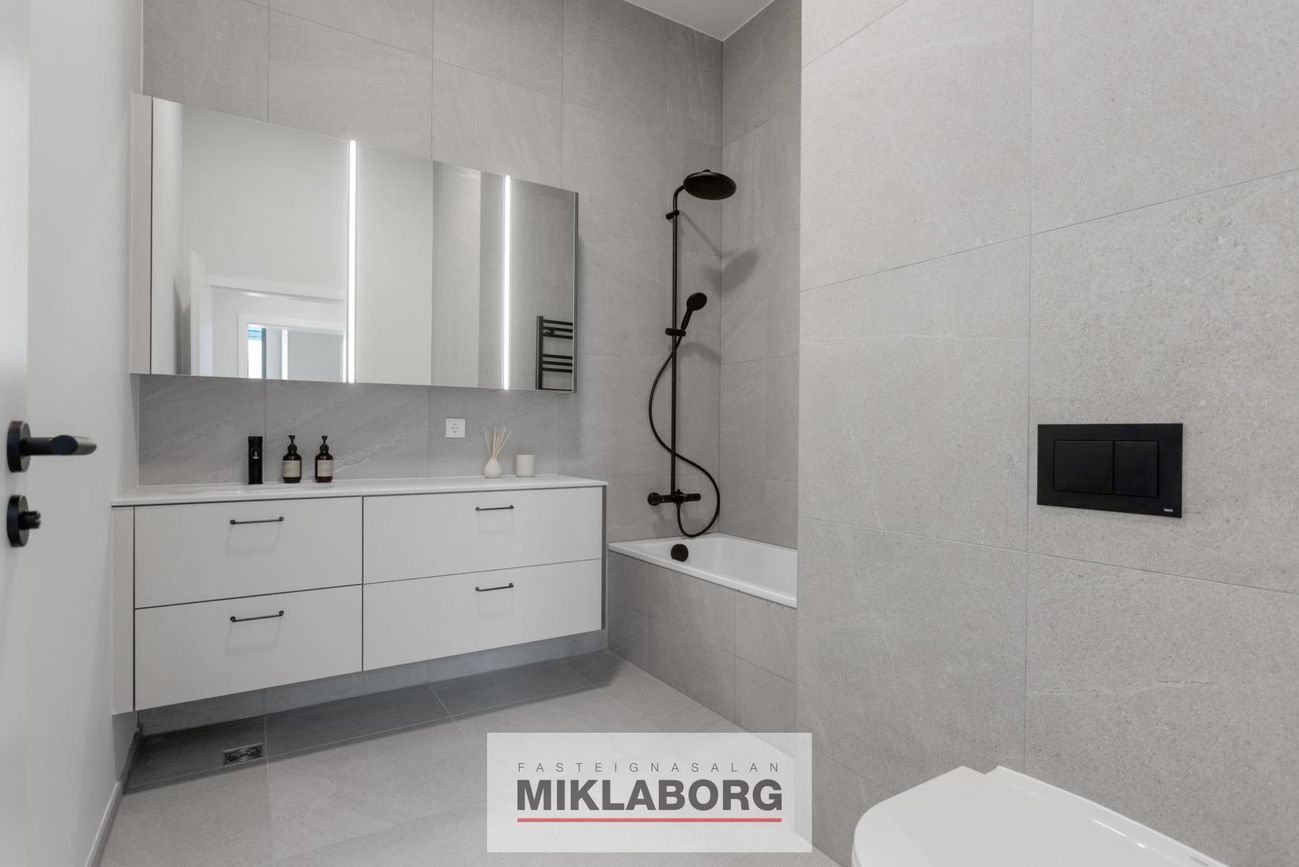 Hafnarbraut 10B, 200 Kópavogur