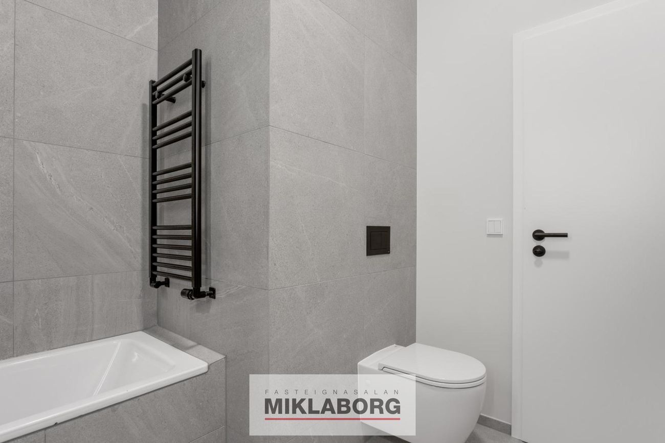 Hafnarbraut 10B, 200 Kópavogur
