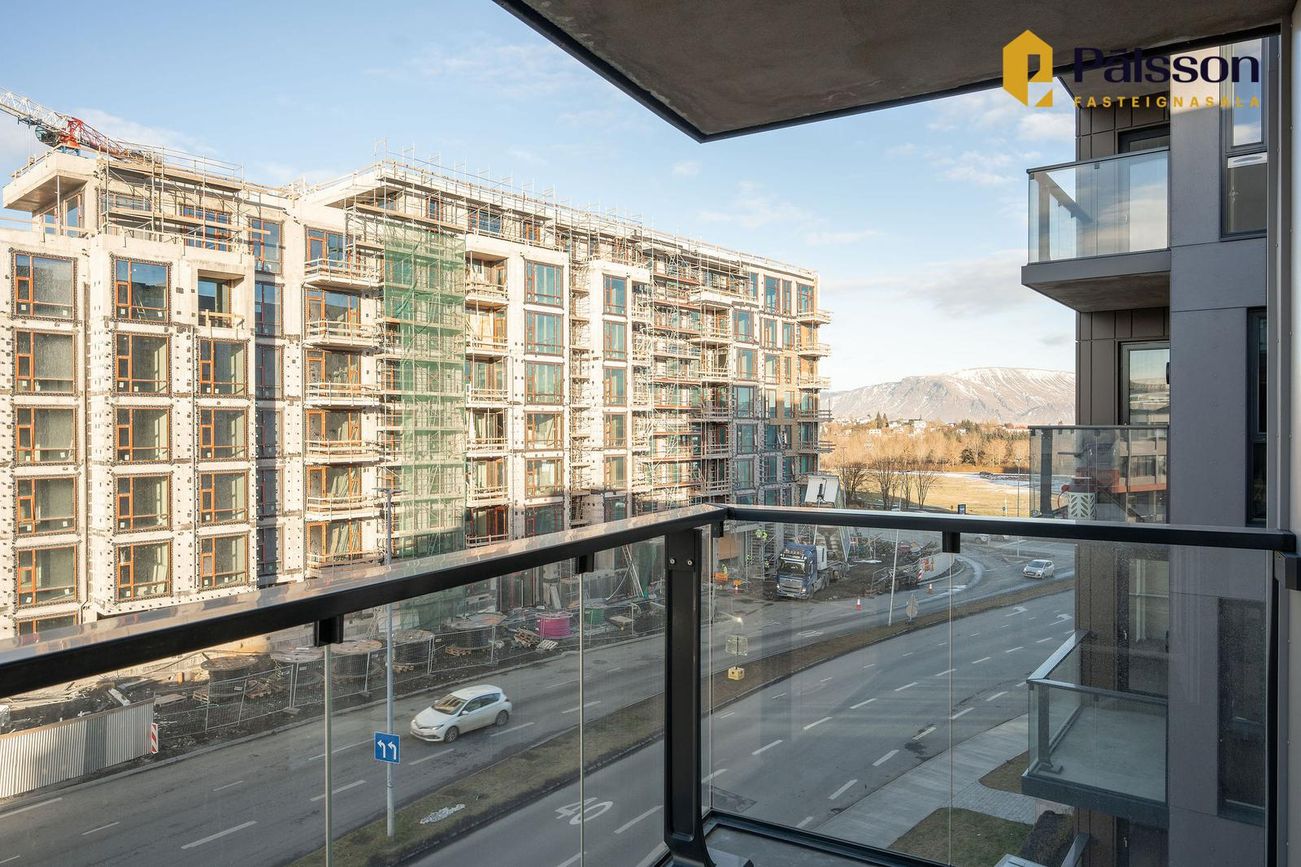 Grensásvegur 1B, 108 Reykjavík