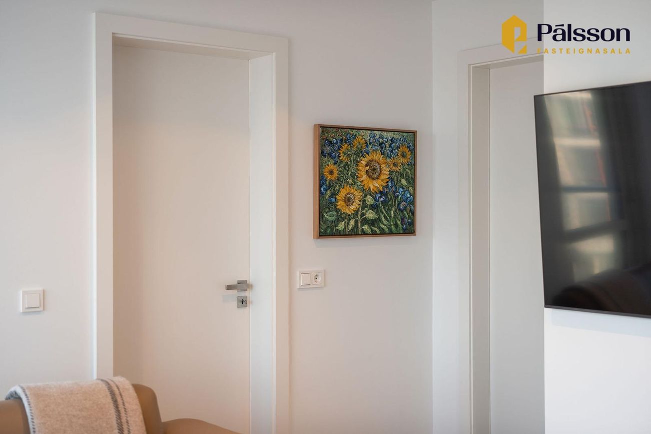 Grensásvegur 1B, 108 Reykjavík